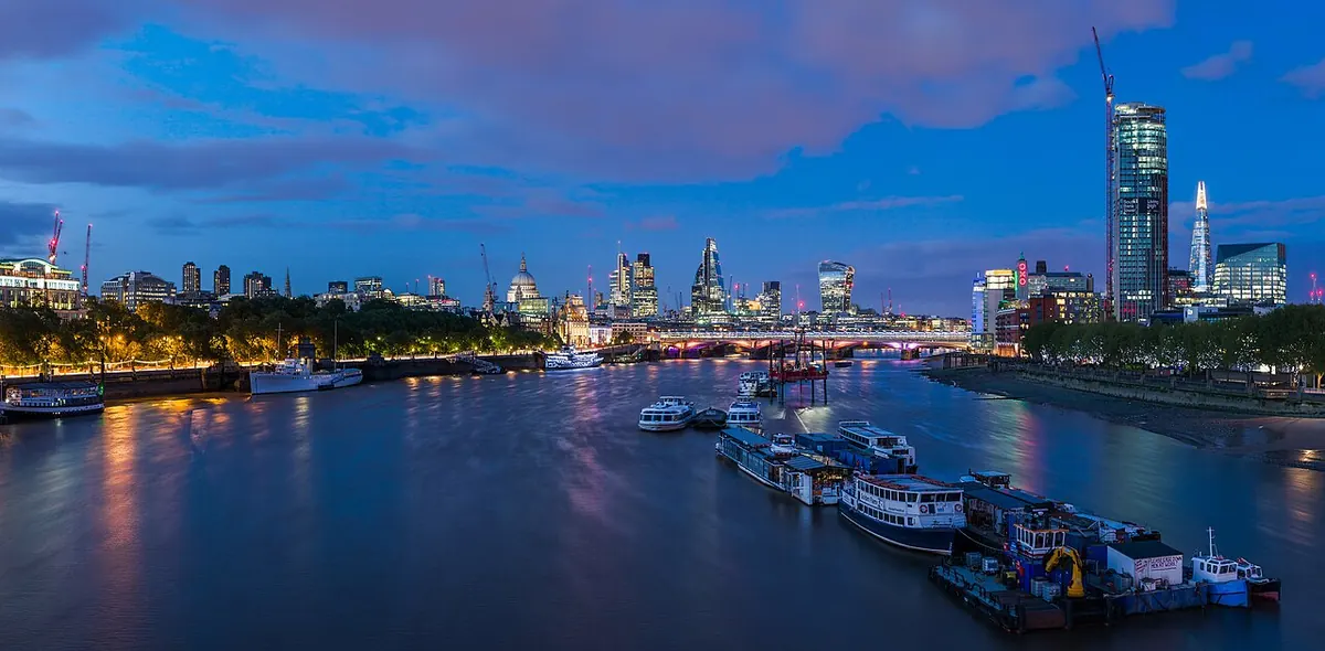 O horizonte de Londres visto da ponte de Waterloo