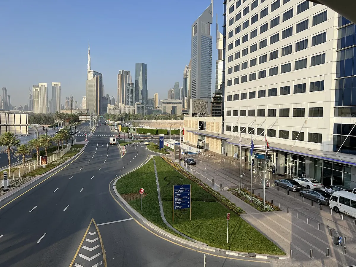 Dubai World Trade Centre e o horizonte de Dubai