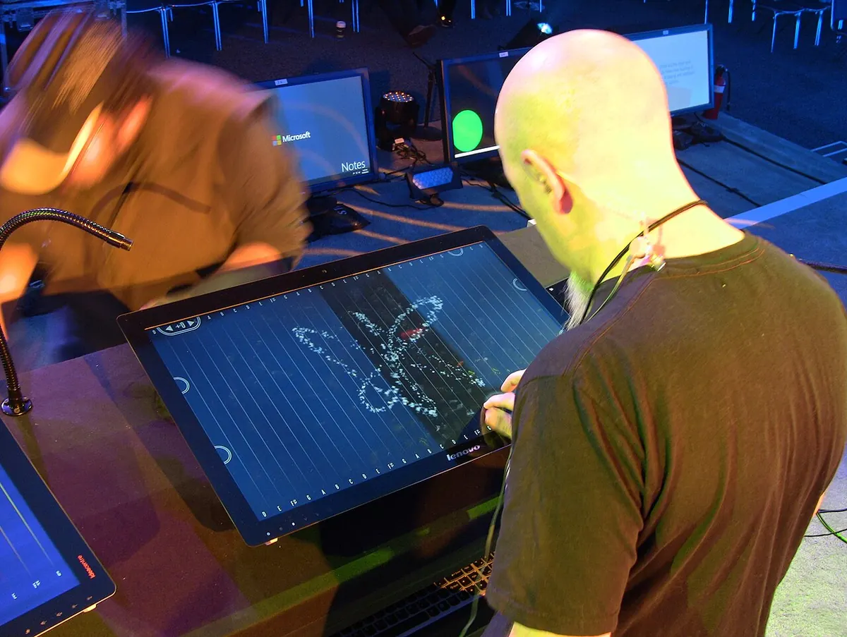 Jordan Rudess se apresentando no Build de 2012