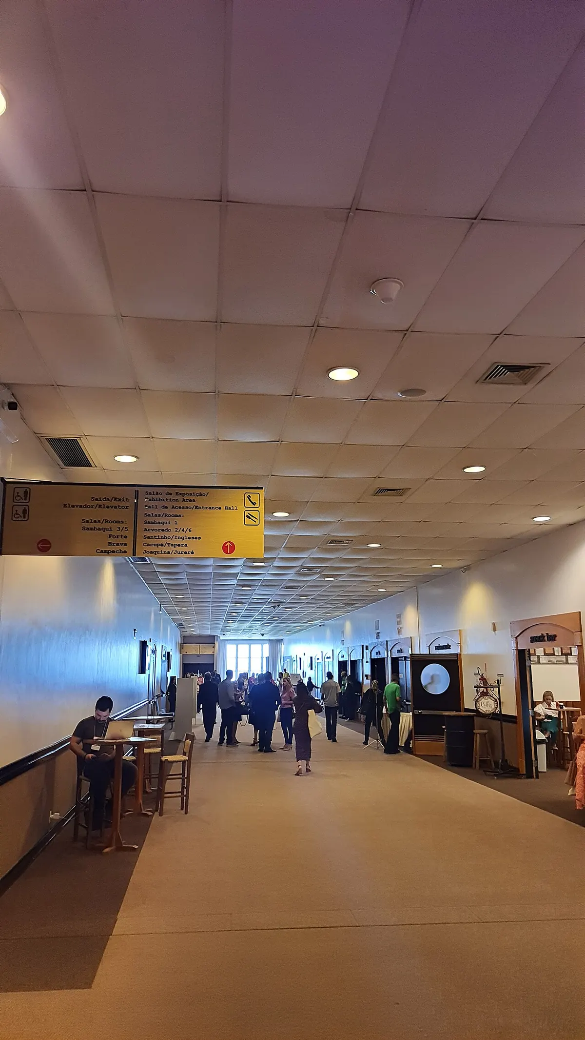 Entrada dos auditórios do CentroSul, em Florianópolis