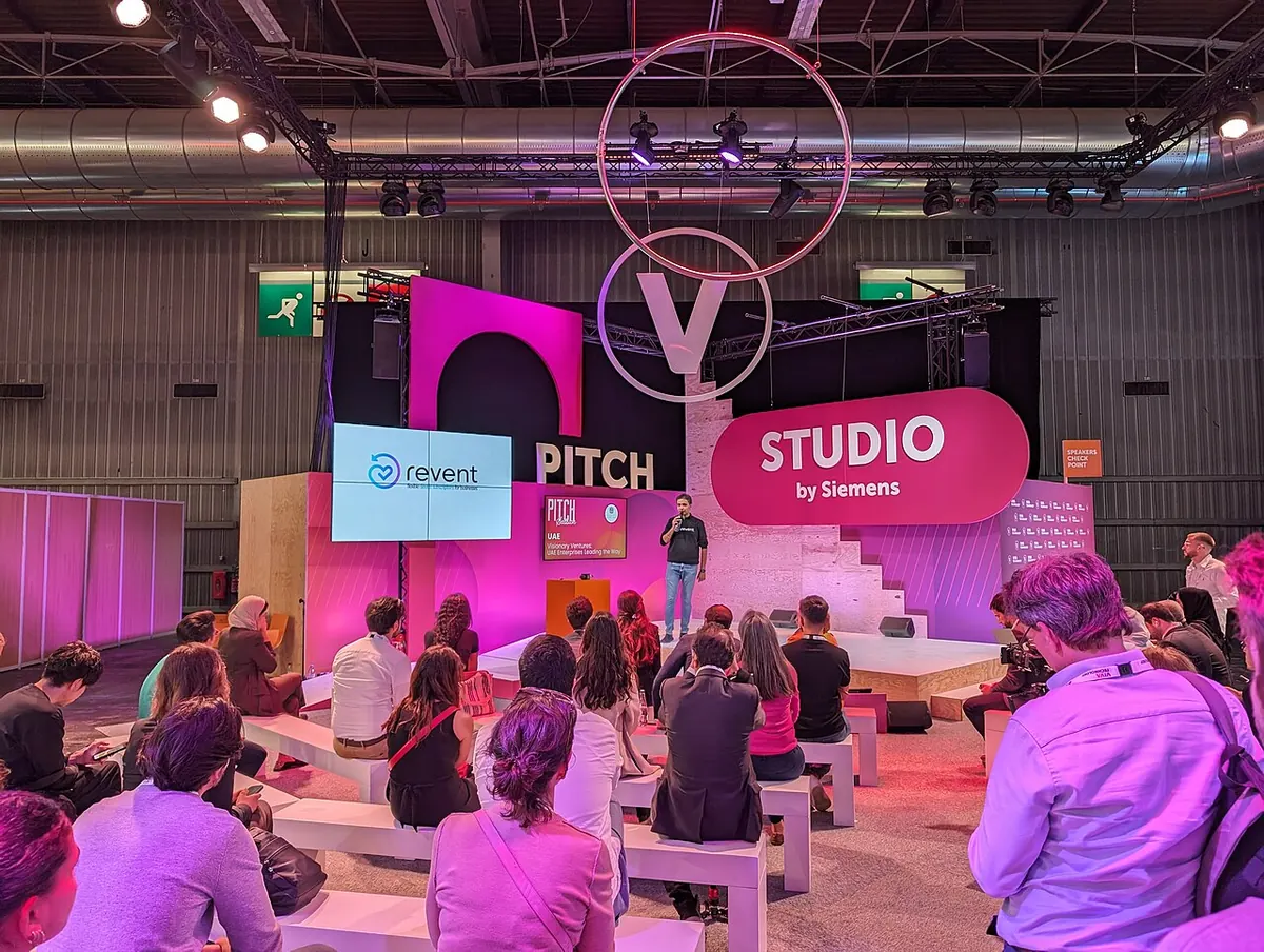 Espaço público de pitch na VivaTech de 2024